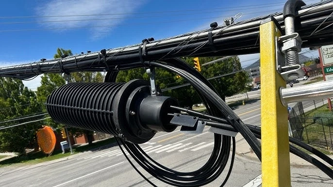 Aerial fiber splice closures